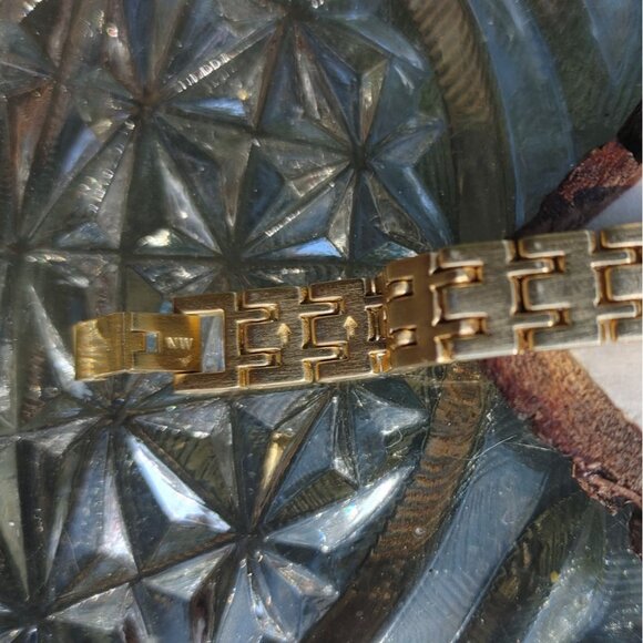 Timex Bracelet Watch Indiglo Vintage Carriage Quartz Gold Tone Links Adjustable - Picture 12 of 14